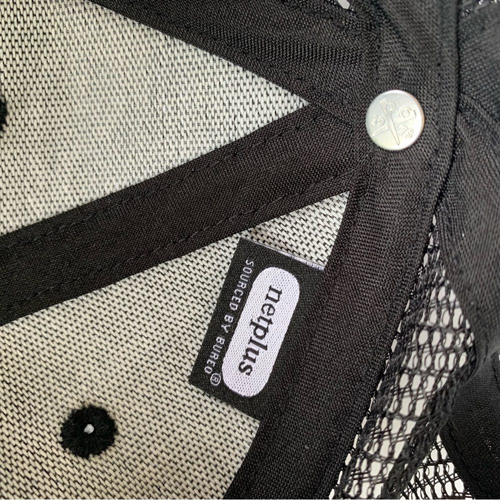 PATAGONIA P-6 LOGO TRUCKER HAT - Picture 10 of 12